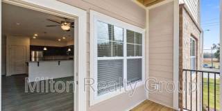 250 Grove Circle Gallery 11