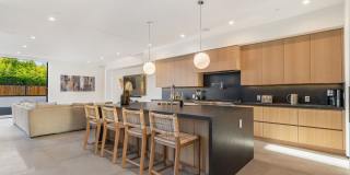 200 N DOHENY Dr Gallery 35