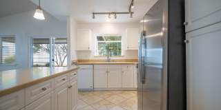 LARGE and SPACIOUS 3bd/3ba/2pkg (SEA COUNTRY) $3900 Gallery 18