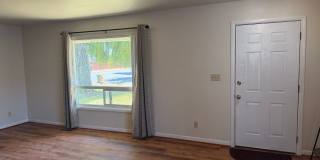 Beautifully updated 3-bedroom 1 bath duplex in Springfield! Gallery 6
