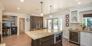 Private Newport Beach Cul-de-Sac Home Gallery 18