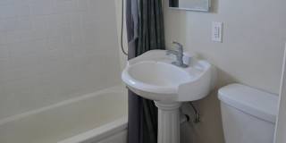Welcome to Reeves Apartments Gallery 28