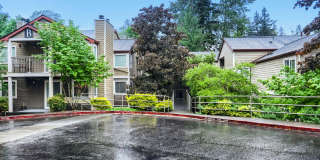 Lovely and Spacious 2 BR/2 Full BA Issaquah Condo. Great Location ! Gallery 1