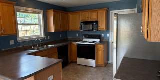 3 bed 2 bath Home with fenced in backyard Gallery 6