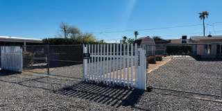 Charming 2-Bedroom Home Near the Colorado River with RV Parking- SHORT or LONG Term Gallery 16