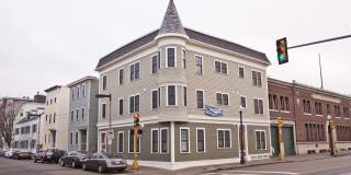 Beautiful Southie 2 Bed/ 2 Bath Gallery 1