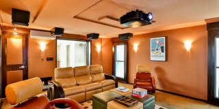 Downtown HB Furnished Flexible Term Rental Gallery 4