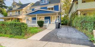 3 Bedroom 1 Bathroom House in Cleveland Gallery 1