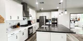 Spencer Crossing 5 Bedroom Modern Pool Home Gallery 11