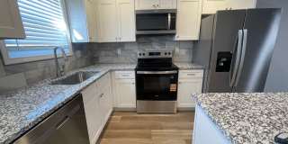 Luxury Lake Living Starts Here – Brand-New 2 Bed, 2 Bath Duplex in Kimberling City Gallery 1