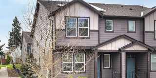 898 N 18th Avenue ~ Spacious & Immaculately Maintained Townhome Gallery 1