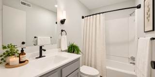 Center Court Apartments Gallery 2
