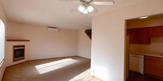 Spacious 2-Bedroom Duplex in Desirable Neighborhood Gallery 1