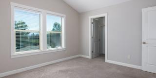 Pre- Leasing Large 3 Bedroom Home- With Garage Gallery 6