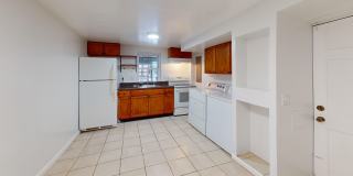 Four Bedroom 2,500 Square Foot House W/Back Patio, Multiple Kitchens/Laundry Facilities Gallery 17