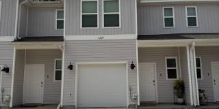 Must see newer Townhome! Gallery 1