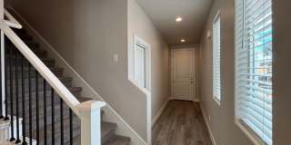 4 BEDROOM SANDHOLLOW TOWNHOME FOR RENT! Gallery 4