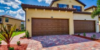 Annual Unfurnished Rental – Coach Home 3 Bedrooms, 2 Baths, 2 Car Garage, with Resort Like Amenities – Gran Paradiso Community! Gallery 1