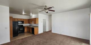 Beautiful 2 bedroom / 1 bathroom unit with all APPLIANCES included Gallery 9