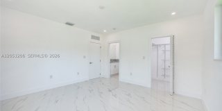 1621 S Treasure Dr Gallery 25
