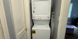 2 bed house on Rva Northside!  Central hvac, hardwoods,all electric, lots of parking, laundry, Gallery 21