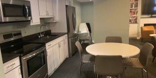 COPLEY SQ ..NU AND BERKLEE,  LUX 3 bed 2 bath , ROOF TOP POOL, Gym, doorman Students okj Gallery 15