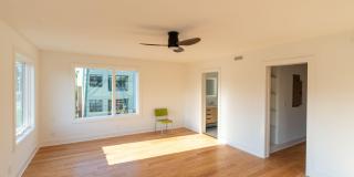 400 E Martin Street Gallery 17
