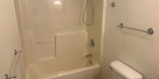 MOVE-IN SPECIAL! $500 OFF FIRST MONTH'S RENT! Large 4-Bedroom, 3-Bathroom House Gallery 9