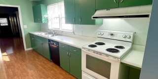 Very Unique 5 Bedroom Home on Large Lot Gallery 18