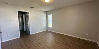 Spacious 3 bedroom, 2 bath home with a den! Gallery 8