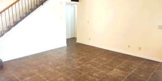 Great Two Story Eastside Townhome With Refrigerated Air Located In Quiet Well Established Neighborhood Gallery 5