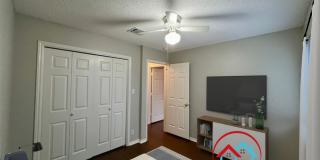 Available Now: 3 bedroom, 2.5 Bath Duplex with Garage and Fenced Yard Gallery 16