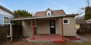 2 Bedroom Home With Fenced Yard in Davenport! Gallery 3