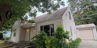 Lakeridge home with yard and garage. Gallery 1