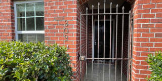 2 Bedroom, 2.5 Bathrooms Townhome in the Heart of Savannah's Southside Gallery 4