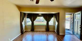 Large 3-Bedroom, 1-Bath Duplex Gallery 1