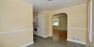Charming 2 bed 1 bath bungalow with 2nd living room Gallery 10