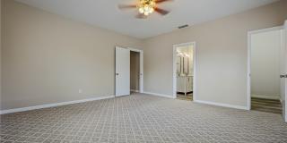 1622 Woodlawn Gallery 8