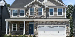 Spacious & Modern Home w/ 4 Bed, 4.5 bath in Manassas, Close to I-66, Includes Lawn & Other Services Gallery 1