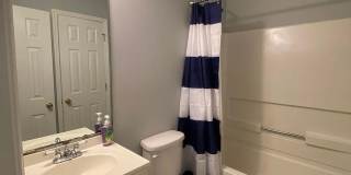 Room in 4 Bedroom Home at Jones Ave NW Gallery 7