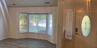 4 Bedroom Home With Pool! Gallery 11