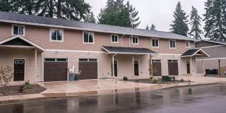 **SPRING SPECIAL- $400 off first months rent** 3 Bedroom Duplex in Veneta Gallery 1