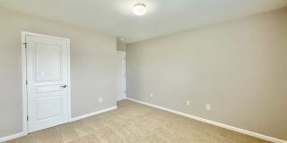**OFFERING REFUNDABLE APPLICATION FEES** Fantastic 3BD, 2.5BA North Raleigh Townhome with Fenced Backyard in an HOA Community with Premier Amenities Gallery 22