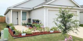 Room in 4 Bedroom Home in Von Ormy Gallery 1