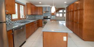 DeLong Lake Condo Gallery 4