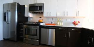 886 West Adams Street Gallery 7