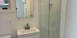 Beautifully Remodeled Studio Downtown Gallery 6