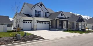 Trails and more at this Harvest Park Home in Mapleton!! Gallery 1