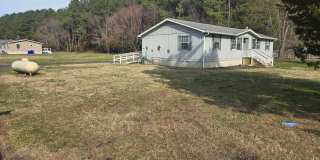 3 bedrooms and a large yard Gallery 1