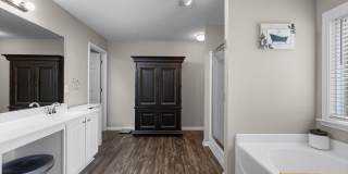 77 Lakeshore Parkway Gallery 22